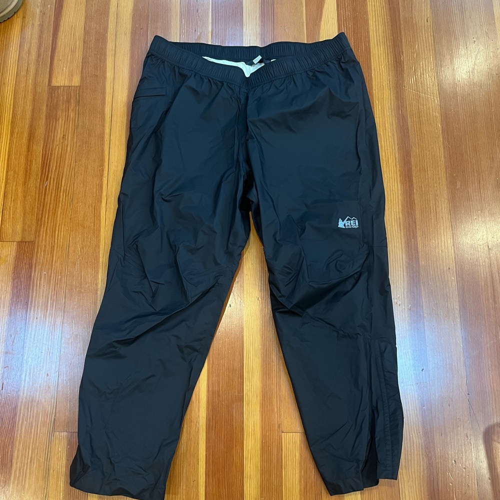 Men’s REI Rainpants XL, Short, Like new